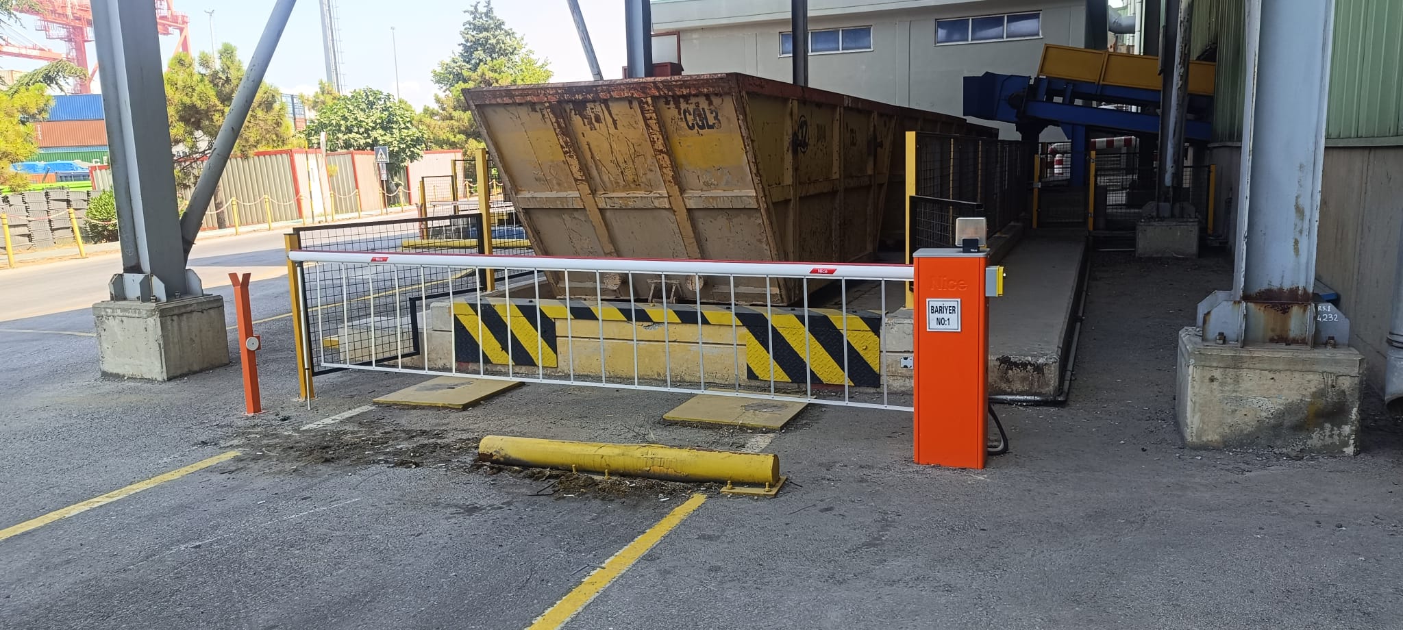 Çitli Kollu Bariyer