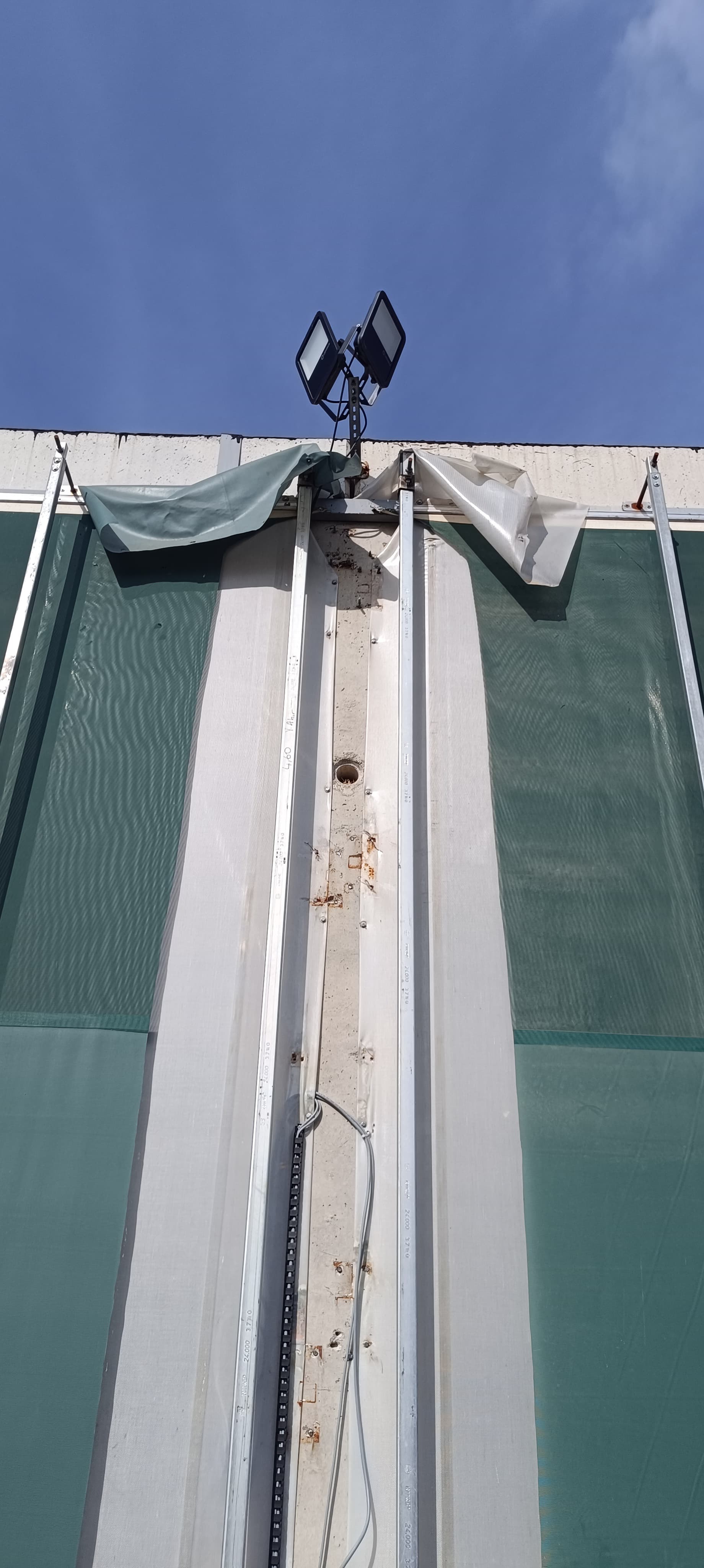 Padog Hayvan Çiftliği Otomatik Branda Perde Sistemleri